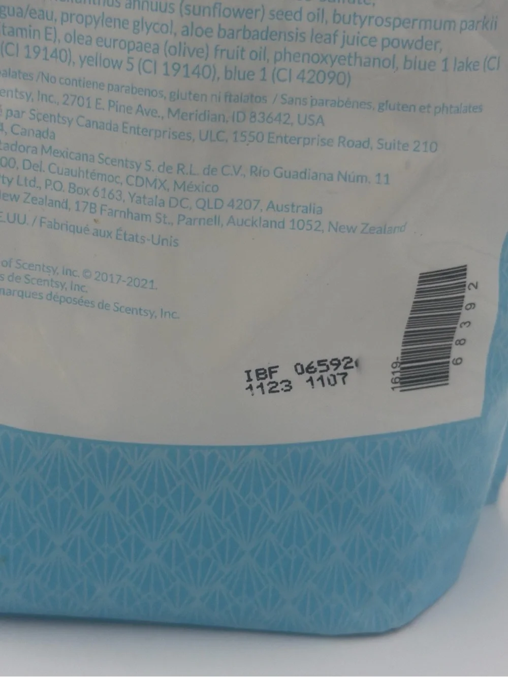 Scentsy Blue Agave & Melon Bath Soak - Blue, Green, Teal Patterned Pouch